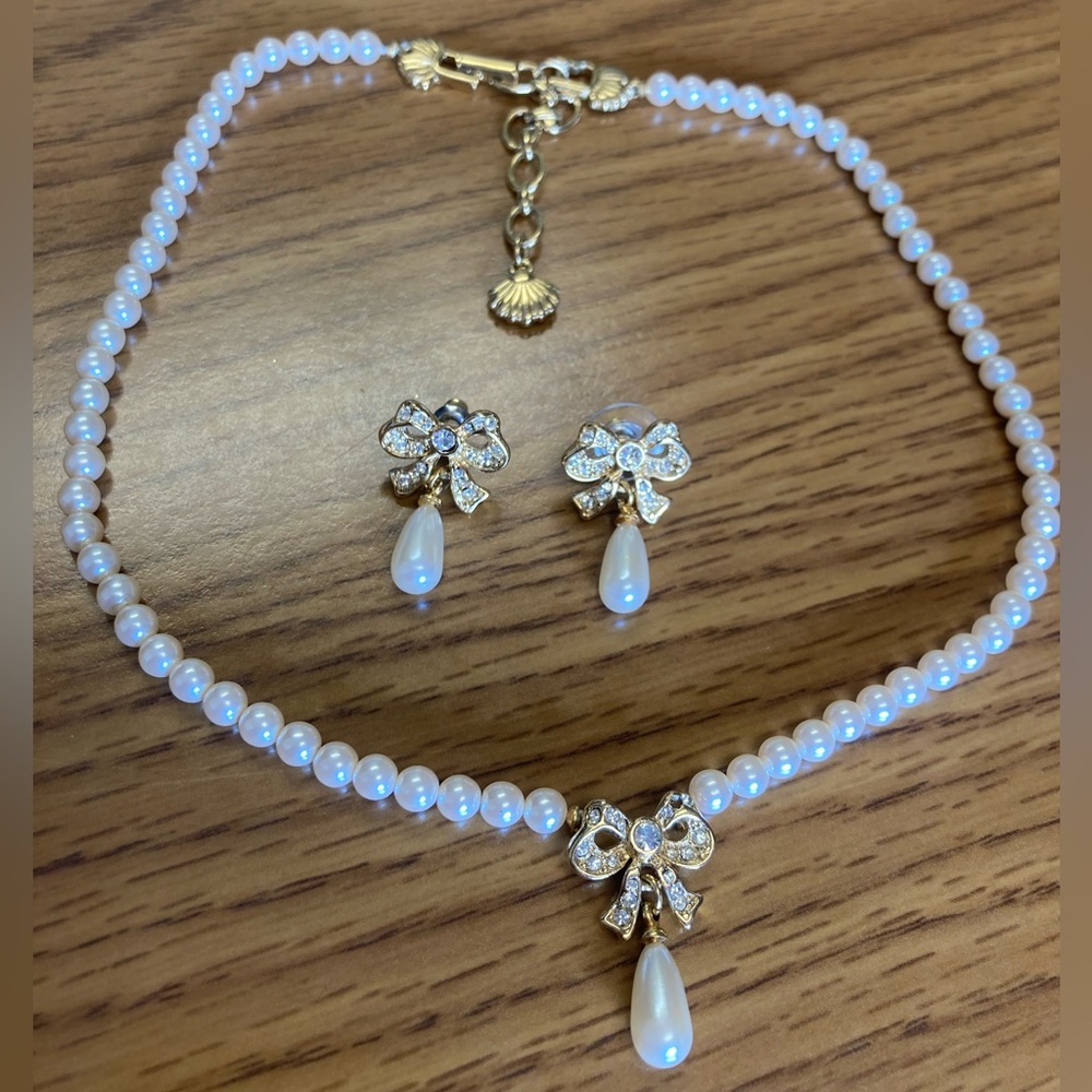 Pearl Bow Pendant Necklace and Drop Earrings Set - Gold and White